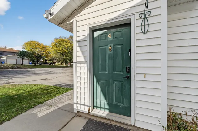 $230,000 | 2954 King James Way, Unit 4, Fitchburg, WI 53719