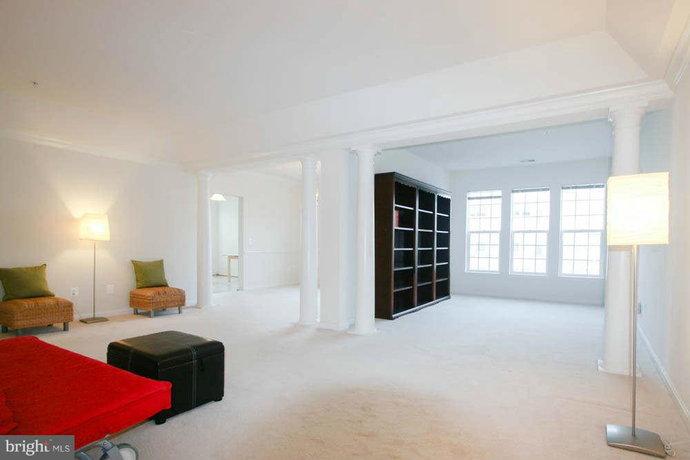 7305 Brookview Road, Unit 307 Elkridge, MD 21075 - Photo 11 of 29 Living Room 2