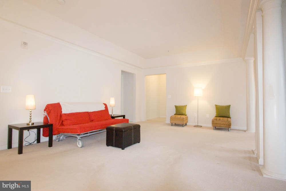 7305 Brookview Road, Unit 307 Elkridge, MD 21075 - Photo 13 of 29 Living Room 6