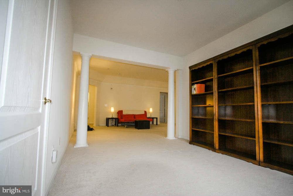 7305 Brookview Road, Unit 307 Elkridge, MD 21075 - Photo 14 of 29 Living Room 5