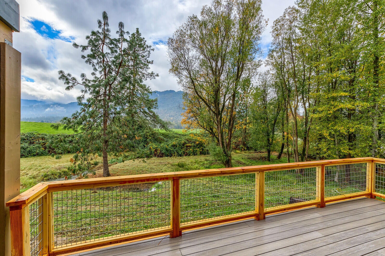 5990 New Hope Road Grants Pass, OR 97527 - Photo 2 of 58 25_NHR_25_mls