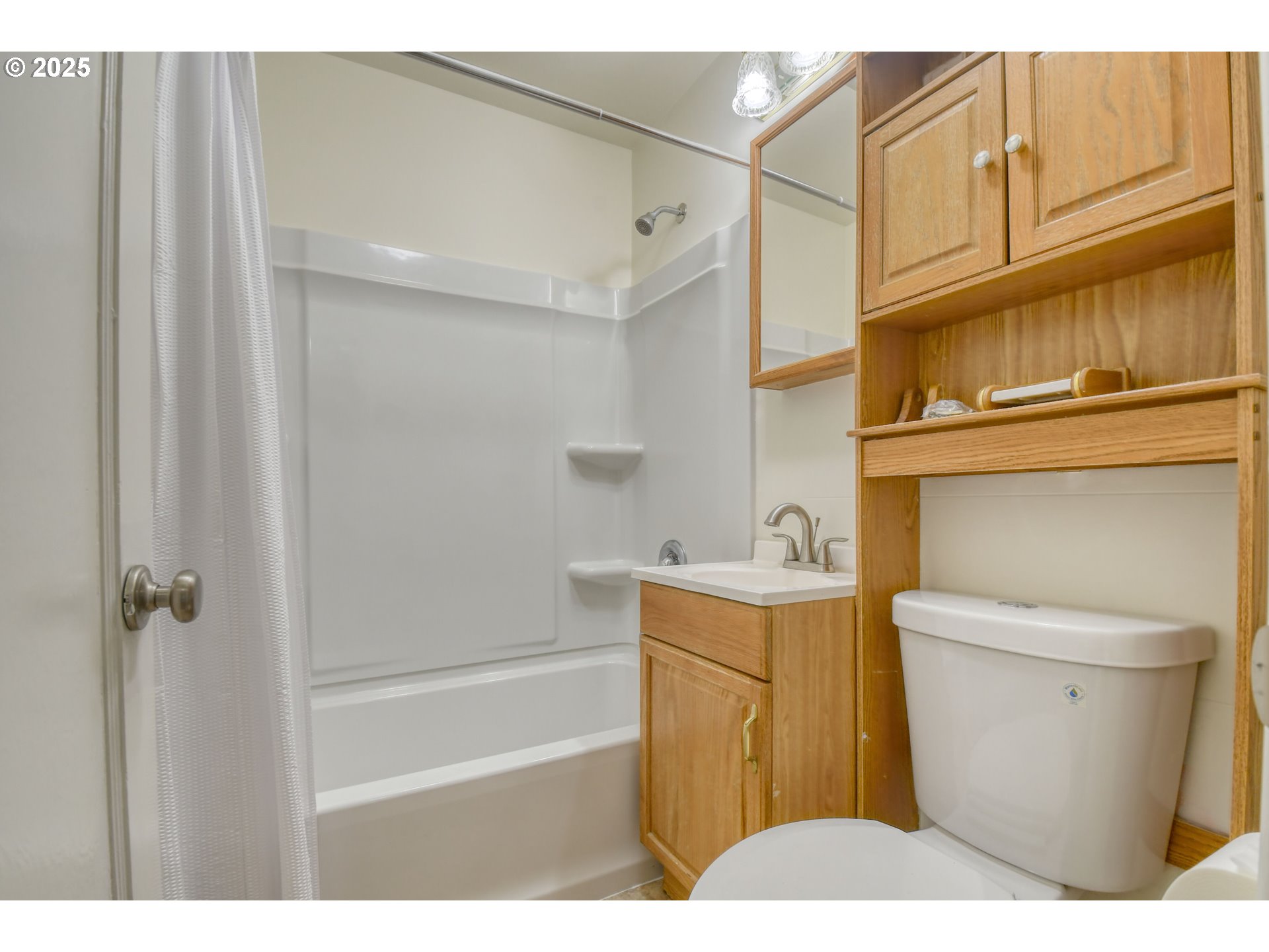 3103 Southwest Kirk Avenue Pendleton, OR 97801 - Photo 17 of 34 a bathroom with a sink a toilet and shower