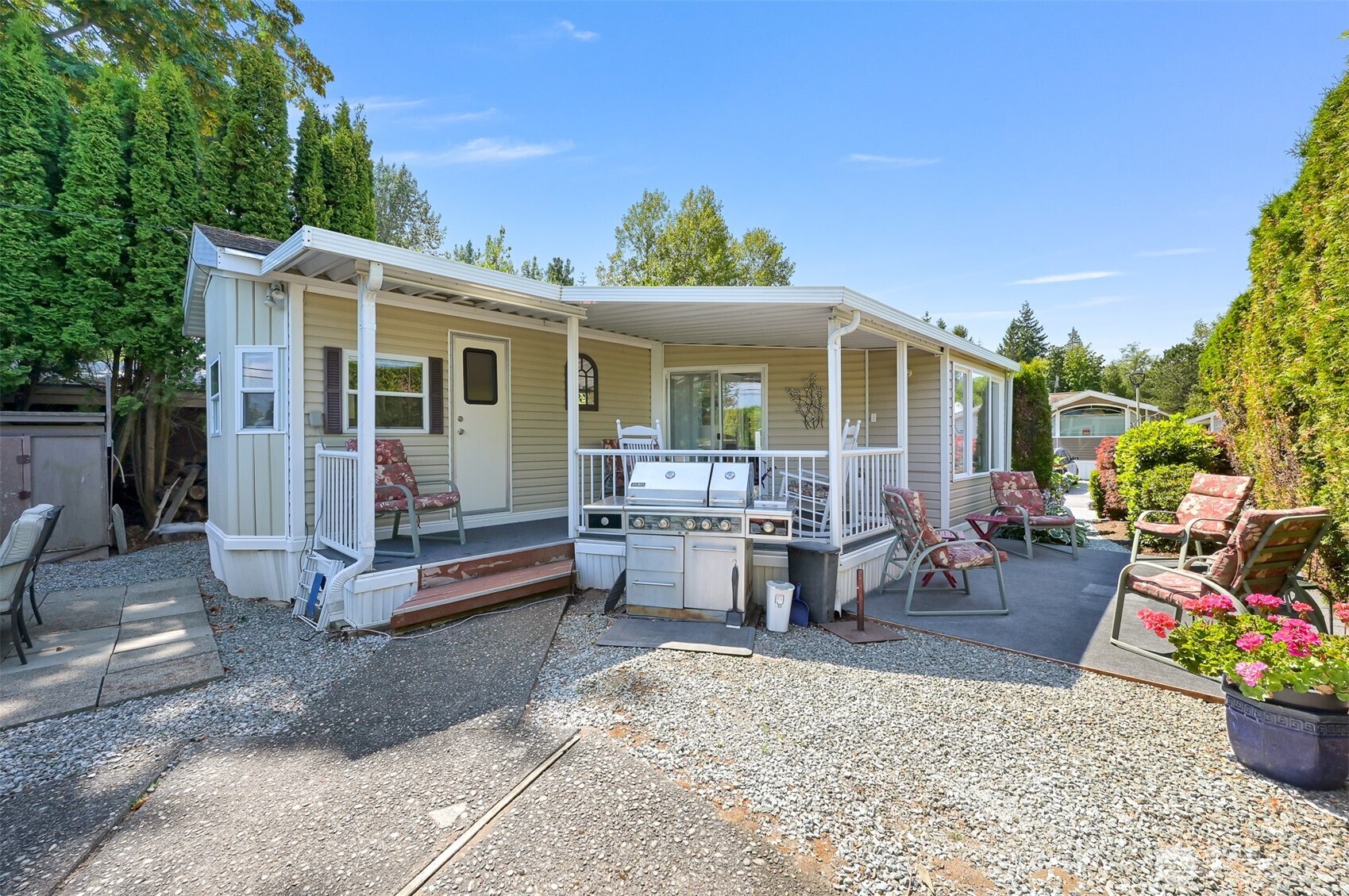 5001 Bay Road, Unit D134 Blaine, WA 98230 - Photo 22 of 32 a view of a dinning table and chairs in patio