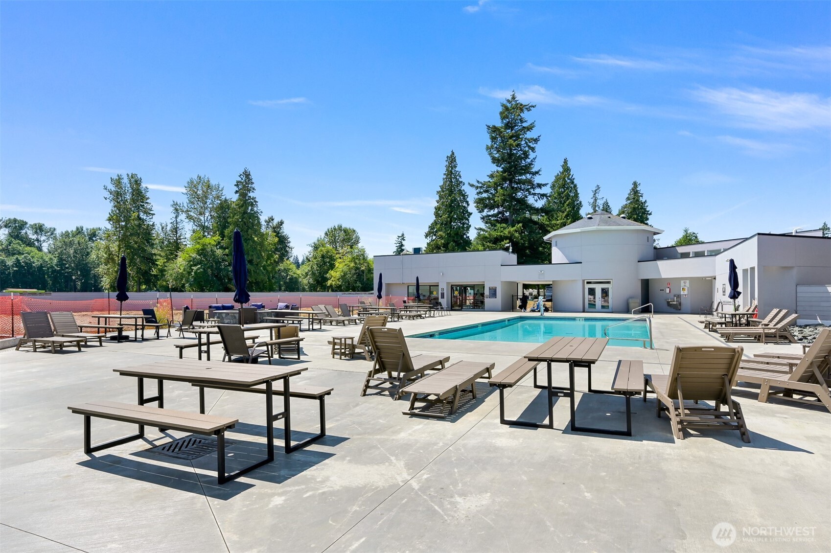 5001 Bay Road, Unit D134 Blaine, WA 98230 - Photo 26 of 32 a view of a dinning tables and chairs in the patio
