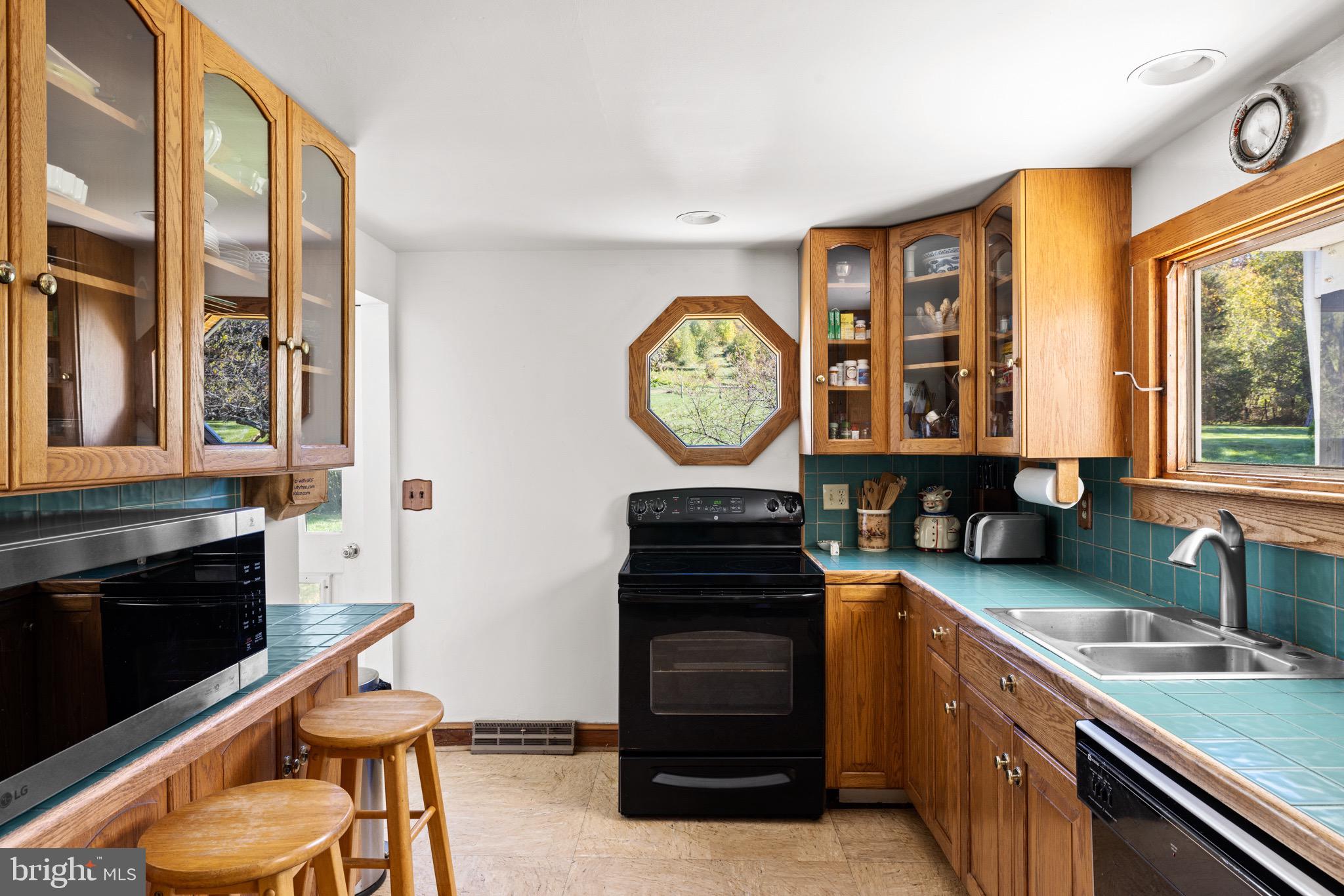 3829 Leeds Manor Road Markham, VA 22643 - Photo 11 of 28 1990’s kitchen. Wood cabinets with glass