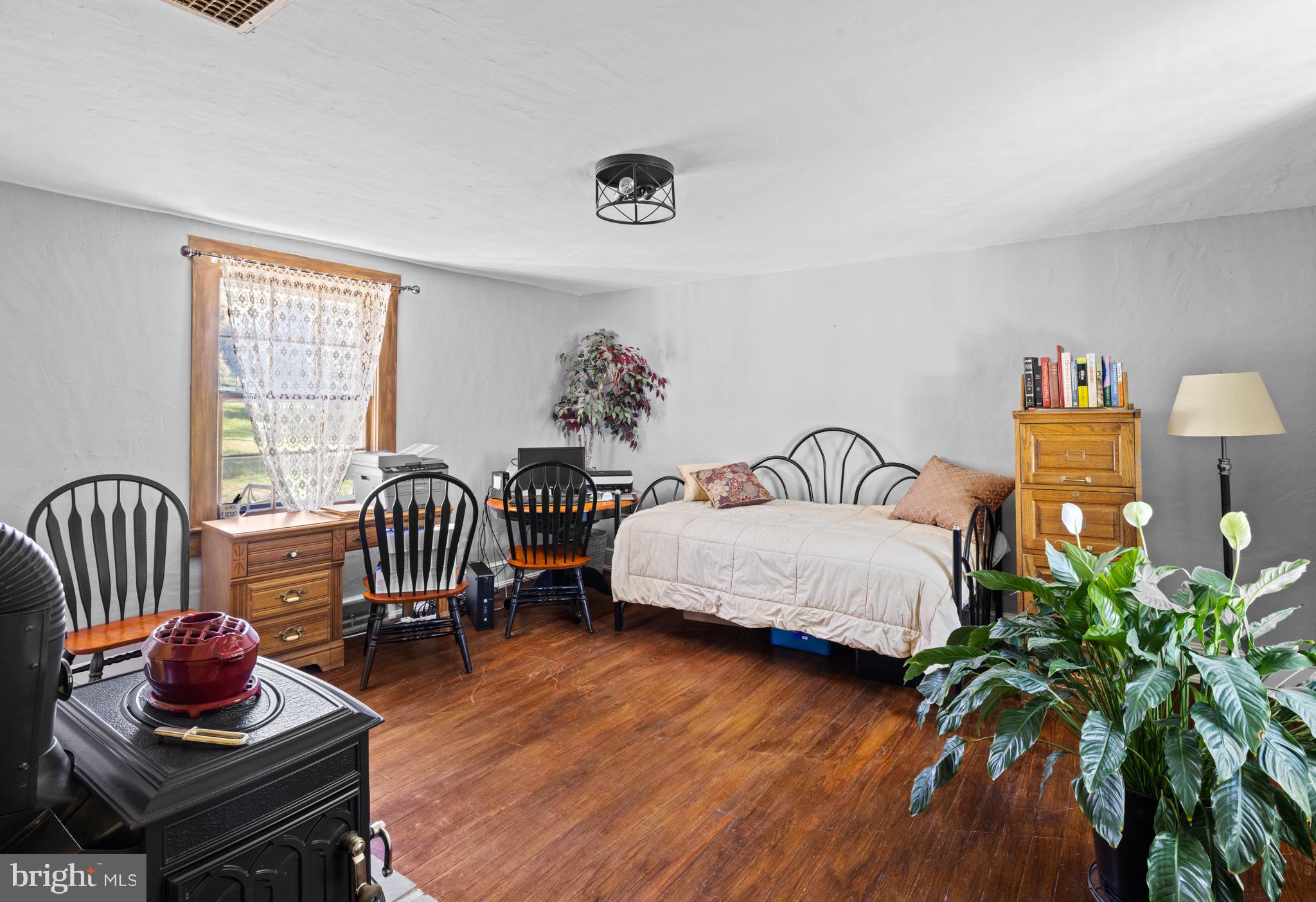 3829 Leeds Manor Road Markham, VA 22643 - Photo 14 of 28 Living/Office/Bedroom