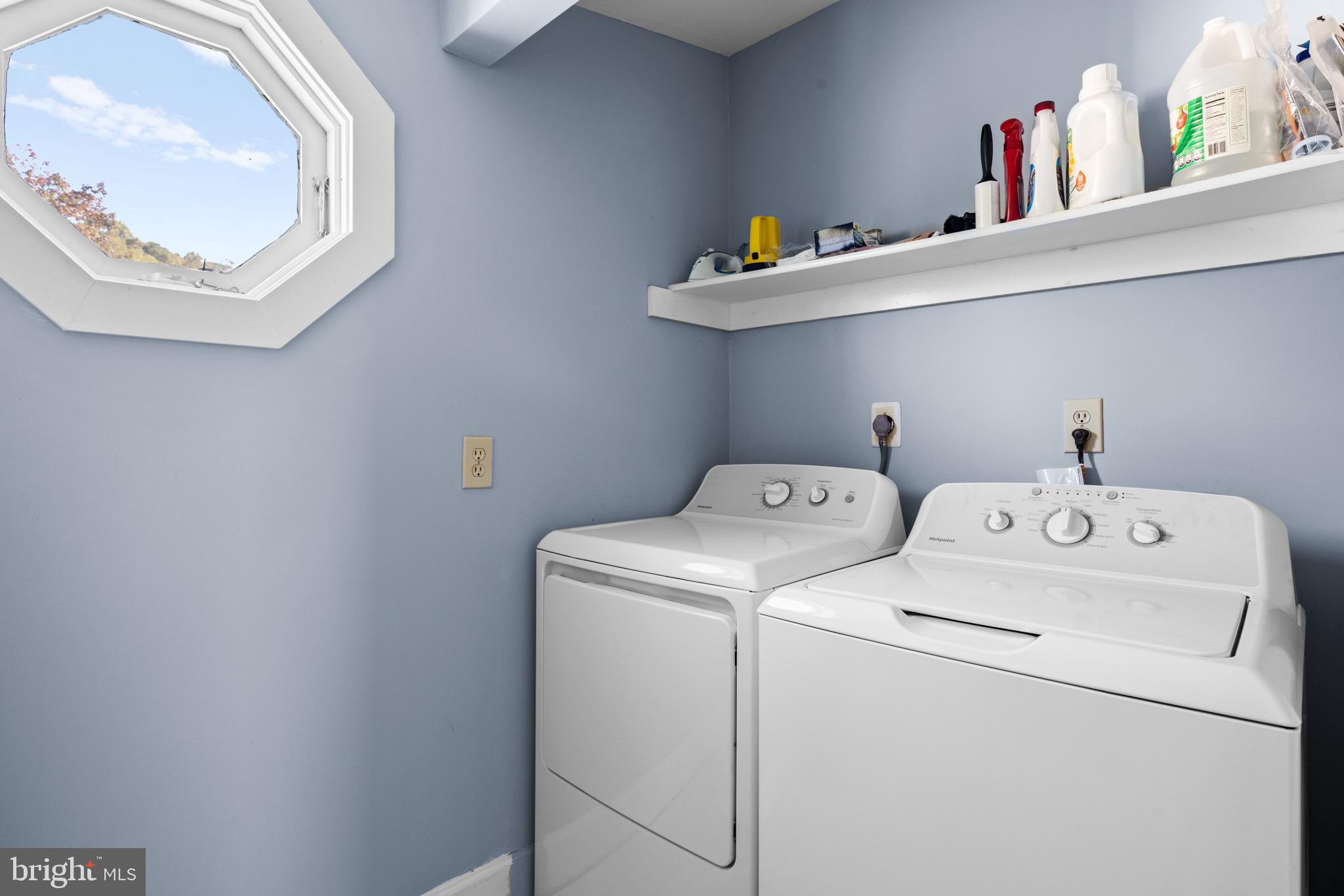 3829 Leeds Manor Road Markham, VA 22643 - Photo 19 of 28 Main bedroom Laundry