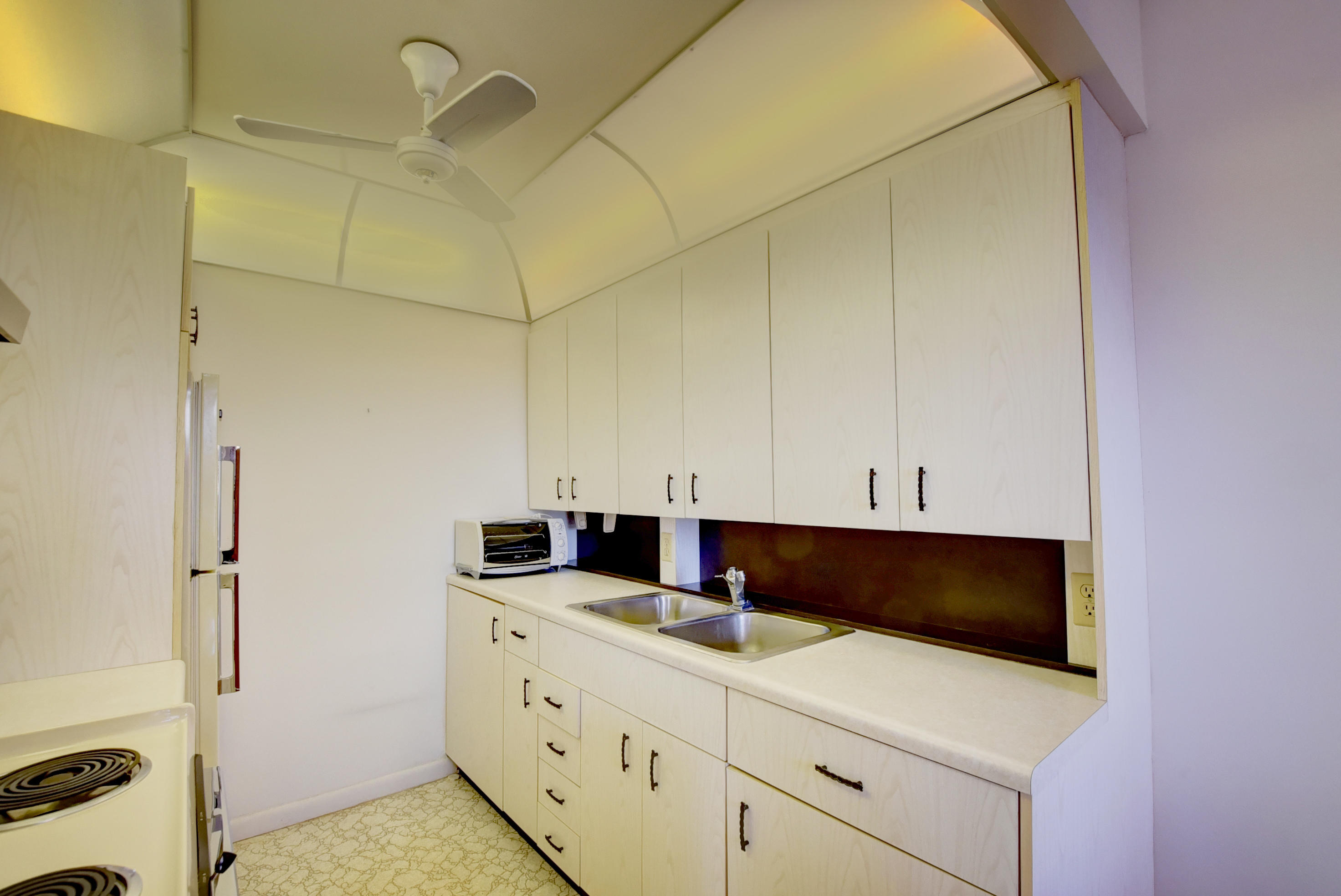 4021 Guildford East Boca Raton, FL 33434 - Photo 8 of 21 07_ebf_7431and4more