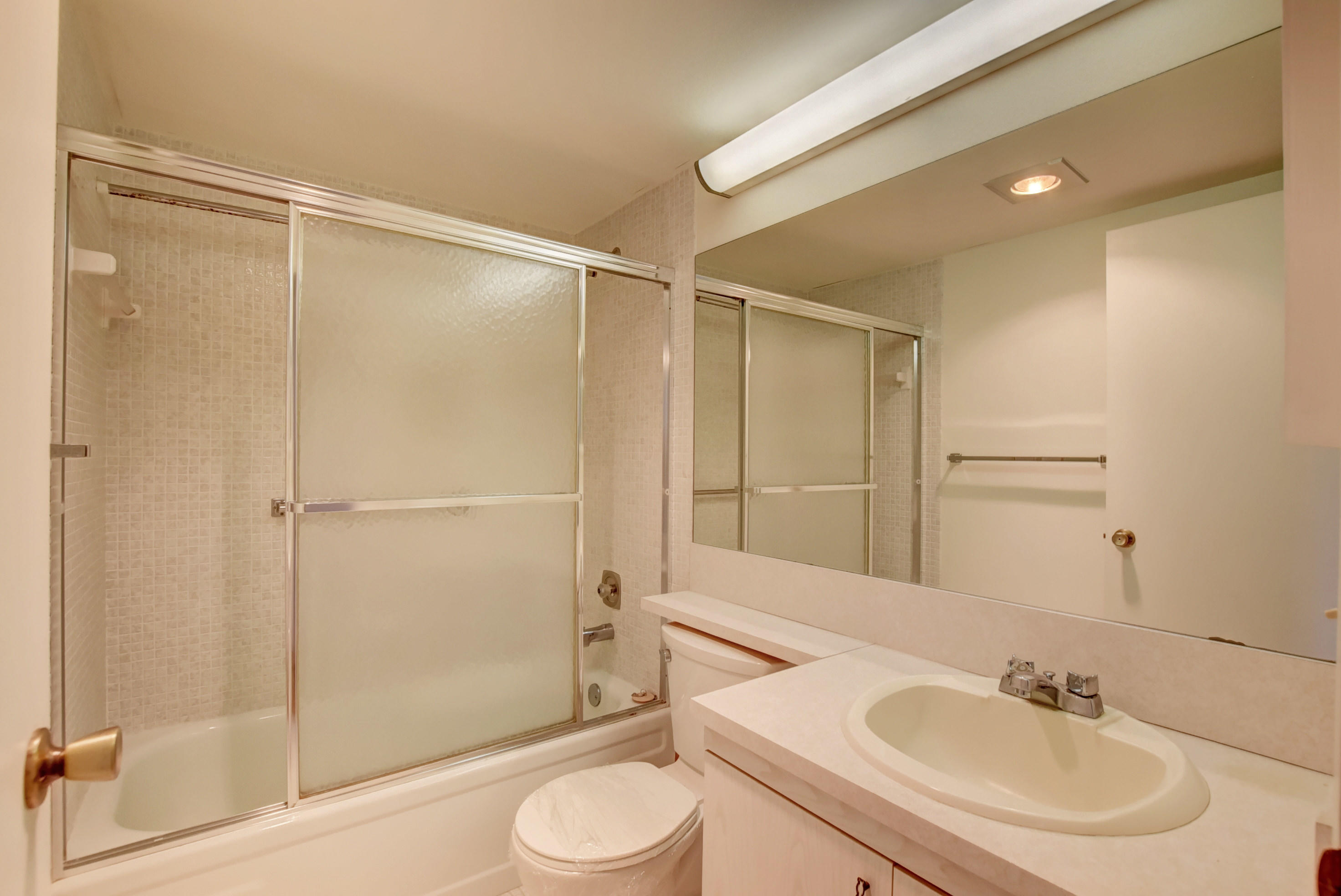 4021 Guildford East Boca Raton, FL 33434 - Photo 10 of 21 09_ebf_7441and4more
