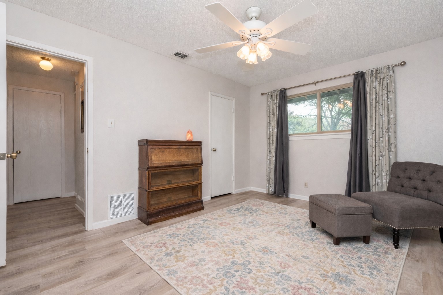 11719 Running Fox Trail Austin, TX 78759 - Photo 16 of 23 a living room with furniture and a flat screen tv
