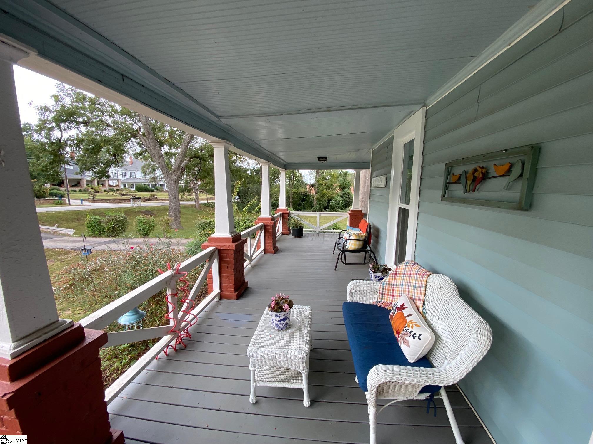 657 South Harper Street Laurens, SC 29360 - Photo 3 of 24