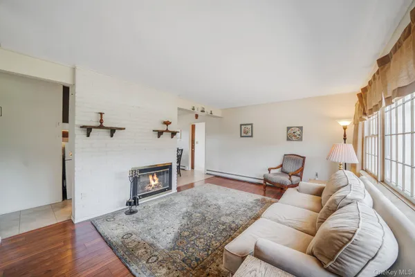 $775,000 | 7 Woodpecker Lane, Levittown, NY 11756