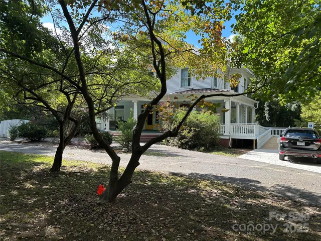 a view of yard in front of house with trees