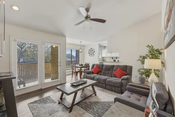 $158,900 | 1900 Cloisters Drive, Unit 322, Arlington, TX 76011