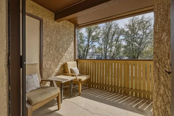 $158,900 | 1900 Cloisters Drive, Unit 322, Arlington, TX 76011