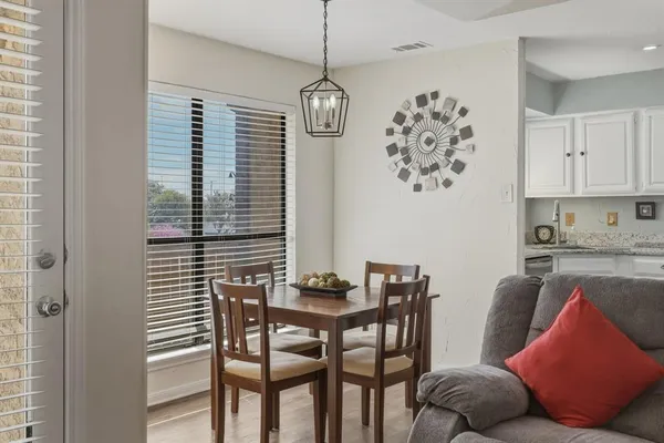 $158,900 | 1900 Cloisters Drive, Unit 322, Arlington, TX 76011