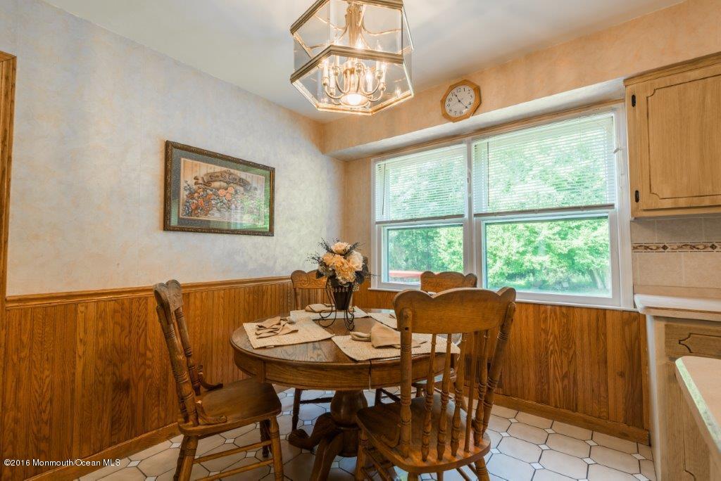 22 Spicy Pond Road Howell, NJ 07731 - Photo 13 of 29 Eat in Kitchen