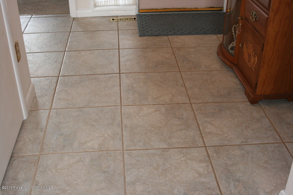 105 T Rt 360 Moscow, PA 18444 - Photo 4 of 40 Gallery Image 4