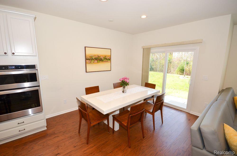 24823 Ivy Road Novi, MI 48375 - Photo 3 of 17