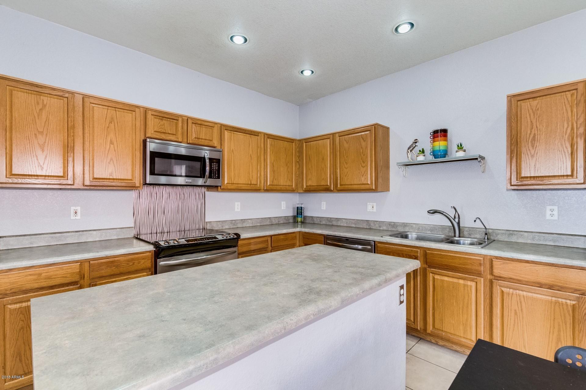 9519 West Monte Vista Road Phoenix, AZ 85037 - Photo 19 of 50 Island