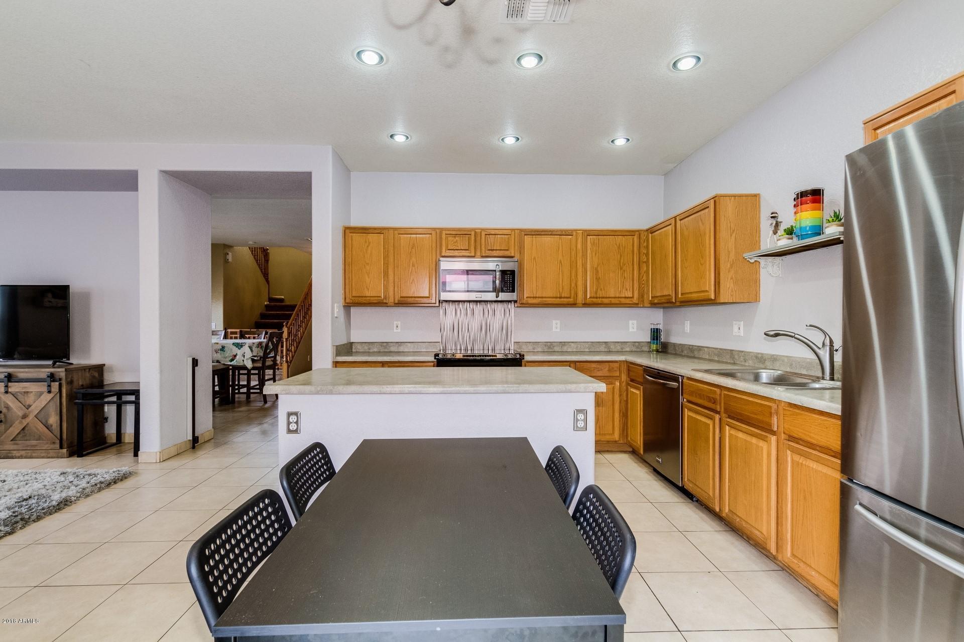 9519 West Monte Vista Road Phoenix, AZ 85037 - Photo 20 of 50 Eat in Kitchen Dining