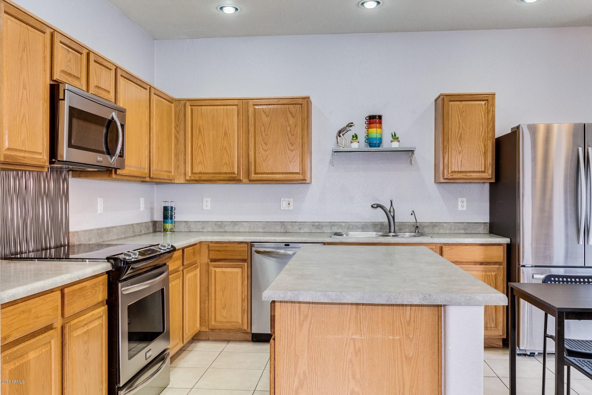 9519 West Monte Vista Road Phoenix, AZ 85037 - Photo 21 of 50 Kitchen