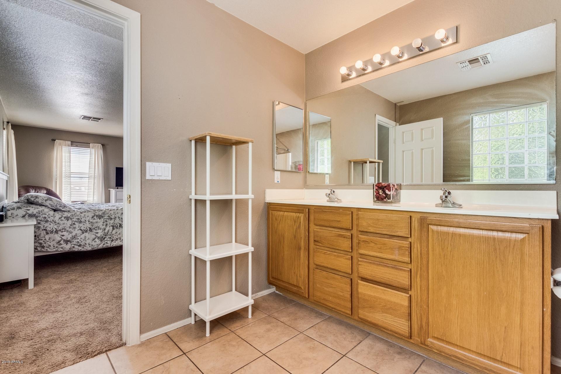 9519 West Monte Vista Road Phoenix, AZ 85037 - Photo 33 of 50 His/Her Sinks