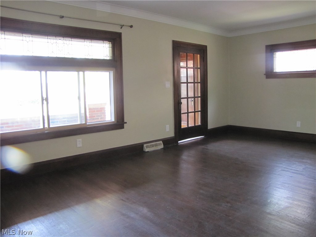 2167 Cranston Road Cleveland, OH 44118 - Photo 3 of 26