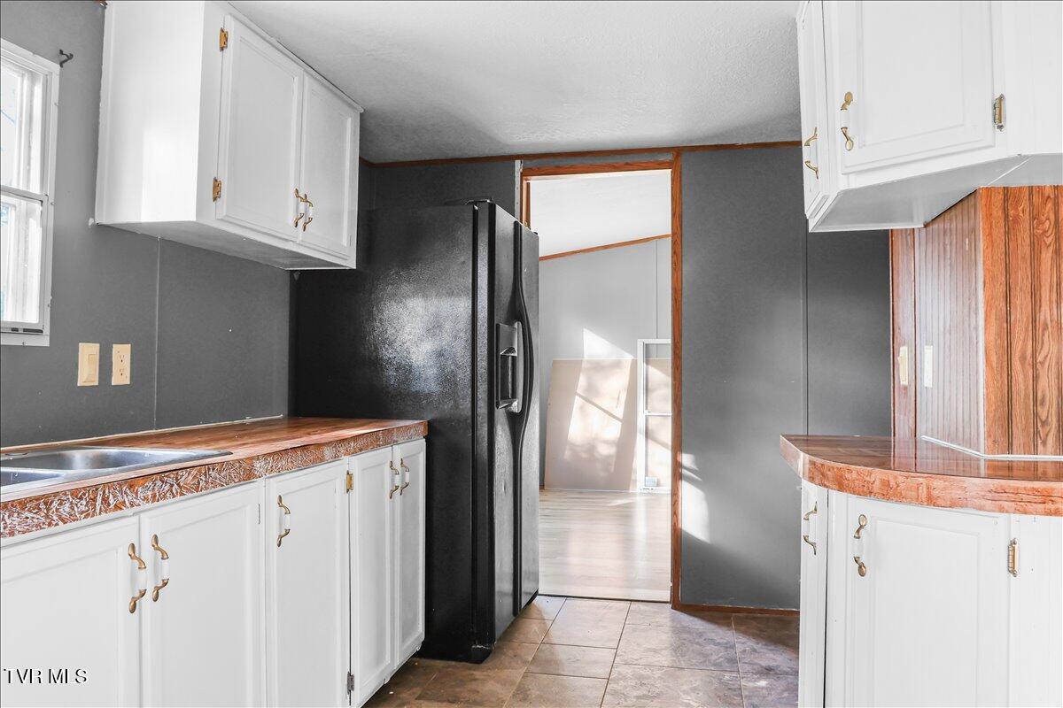 762 Milburnton Road Limestone, TN 37681 - Photo 10 of 31 13-Kitchen