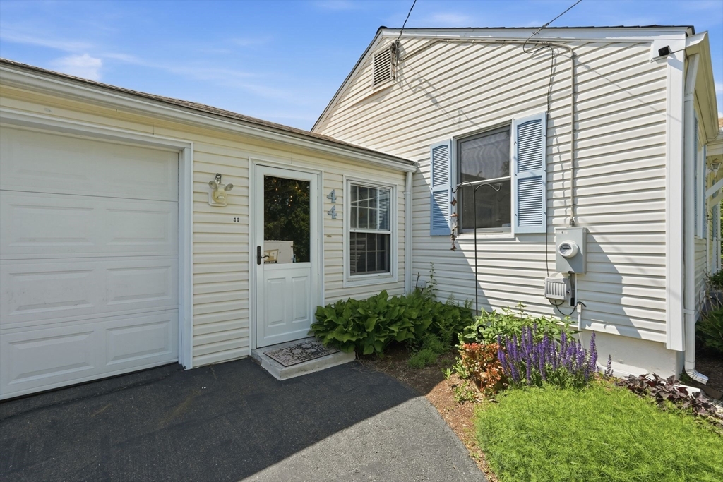 44 Harding Street Springfield, MA 01109 - Photo 9 of 35