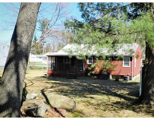 115 Rochford Circle Springfield, MA 01128 - Photo 3 of 24