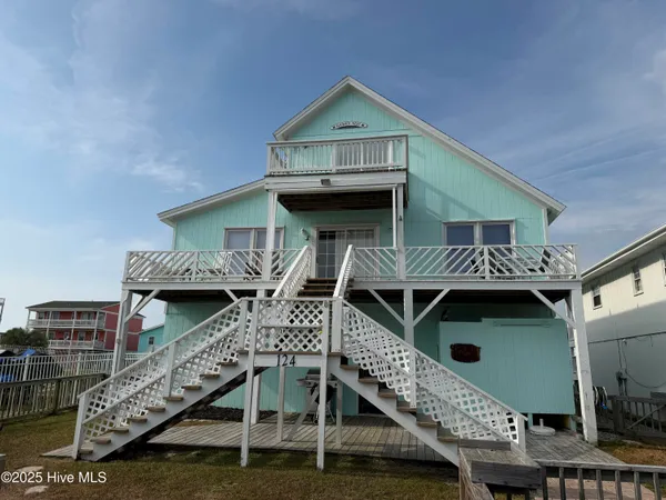 $875,000 | 124 Starfish Drive, Holden Beach, NC 28462