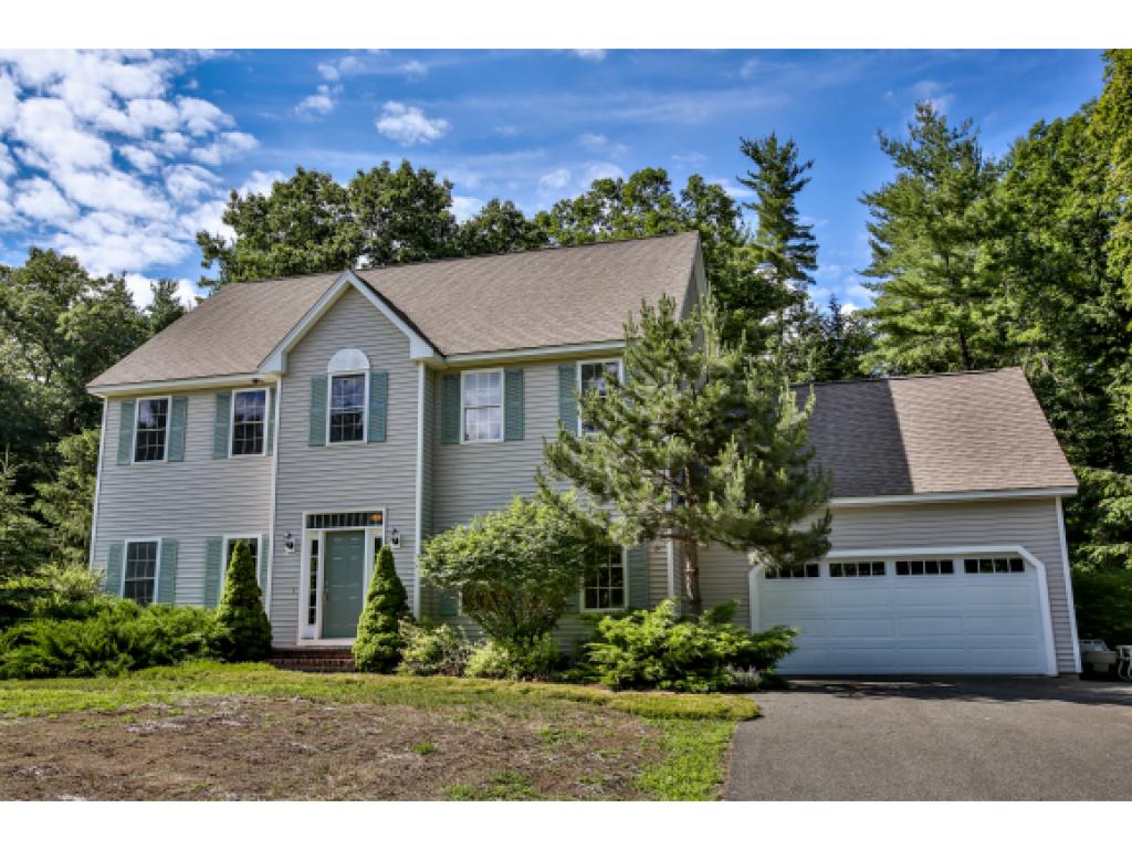 7 Edgewood Amherst, NH 03031 - Photo 2 of 36