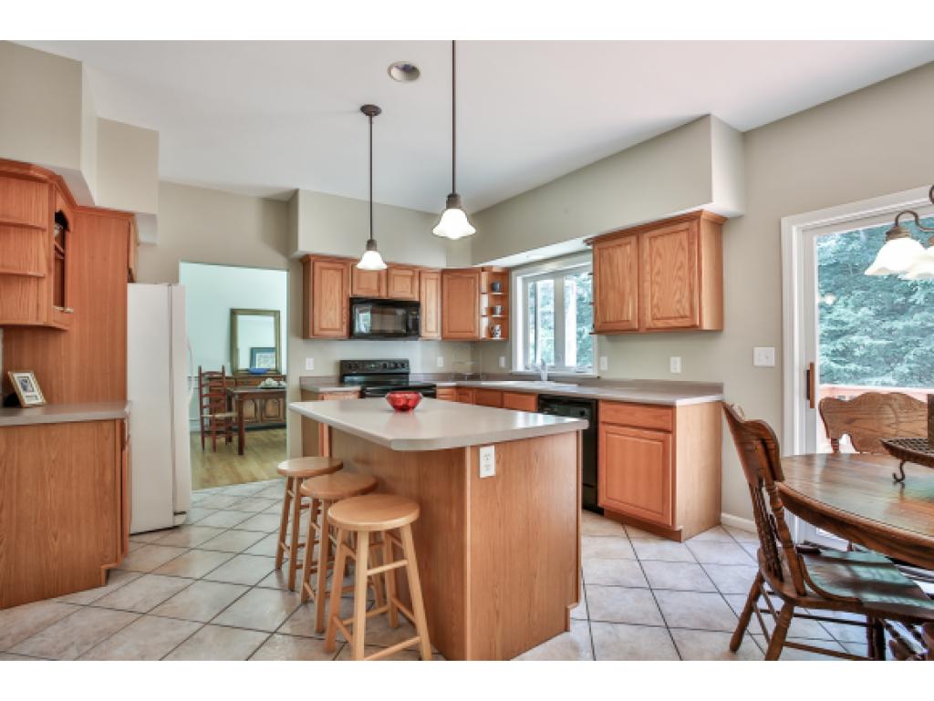 7 Edgewood Amherst, NH 03031 - Photo 11 of 36