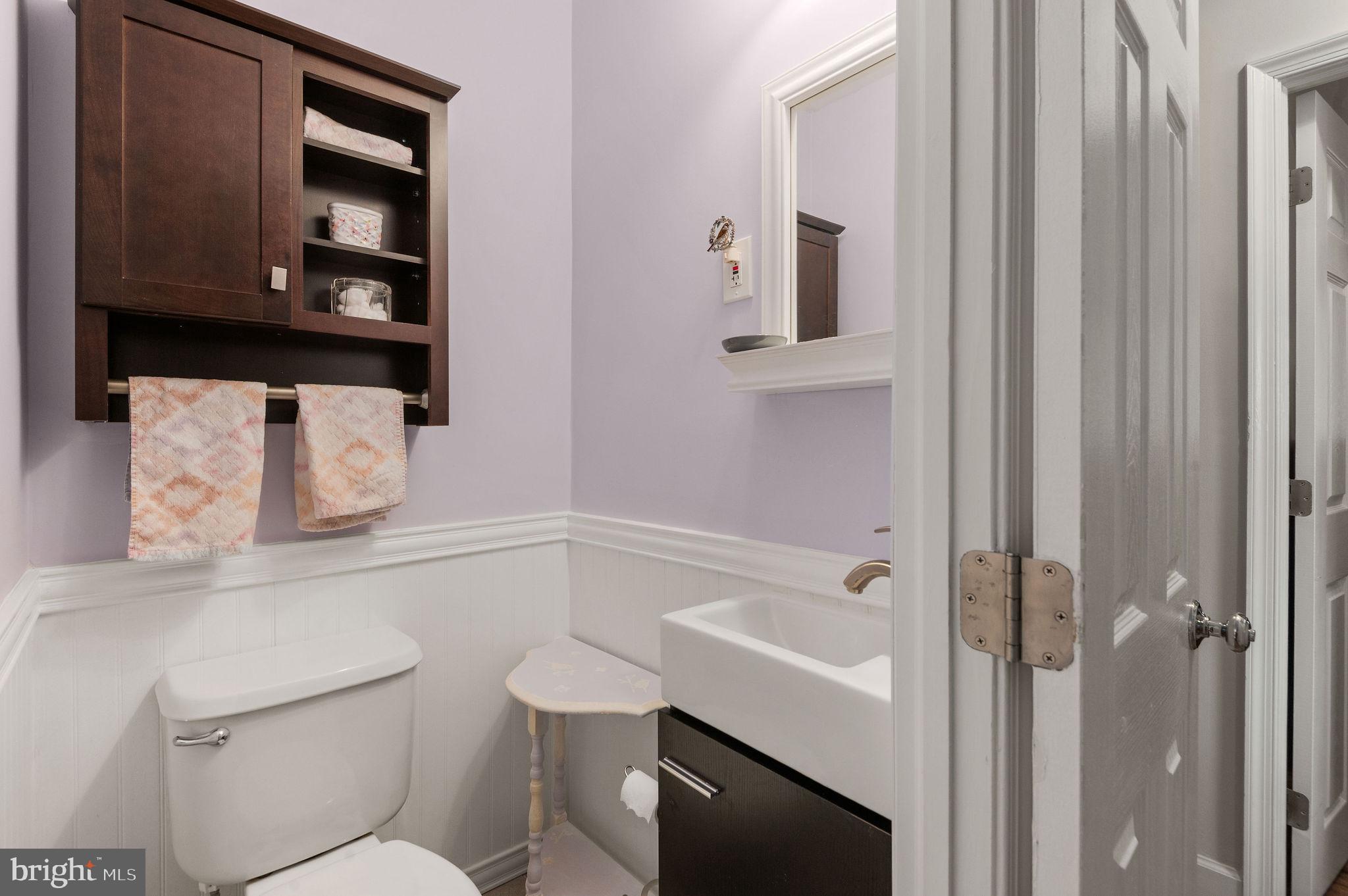1027 Rozel Avenue Southampton, PA 18966 - Photo 7 of 24 a bathroom with a toilet sink and tub