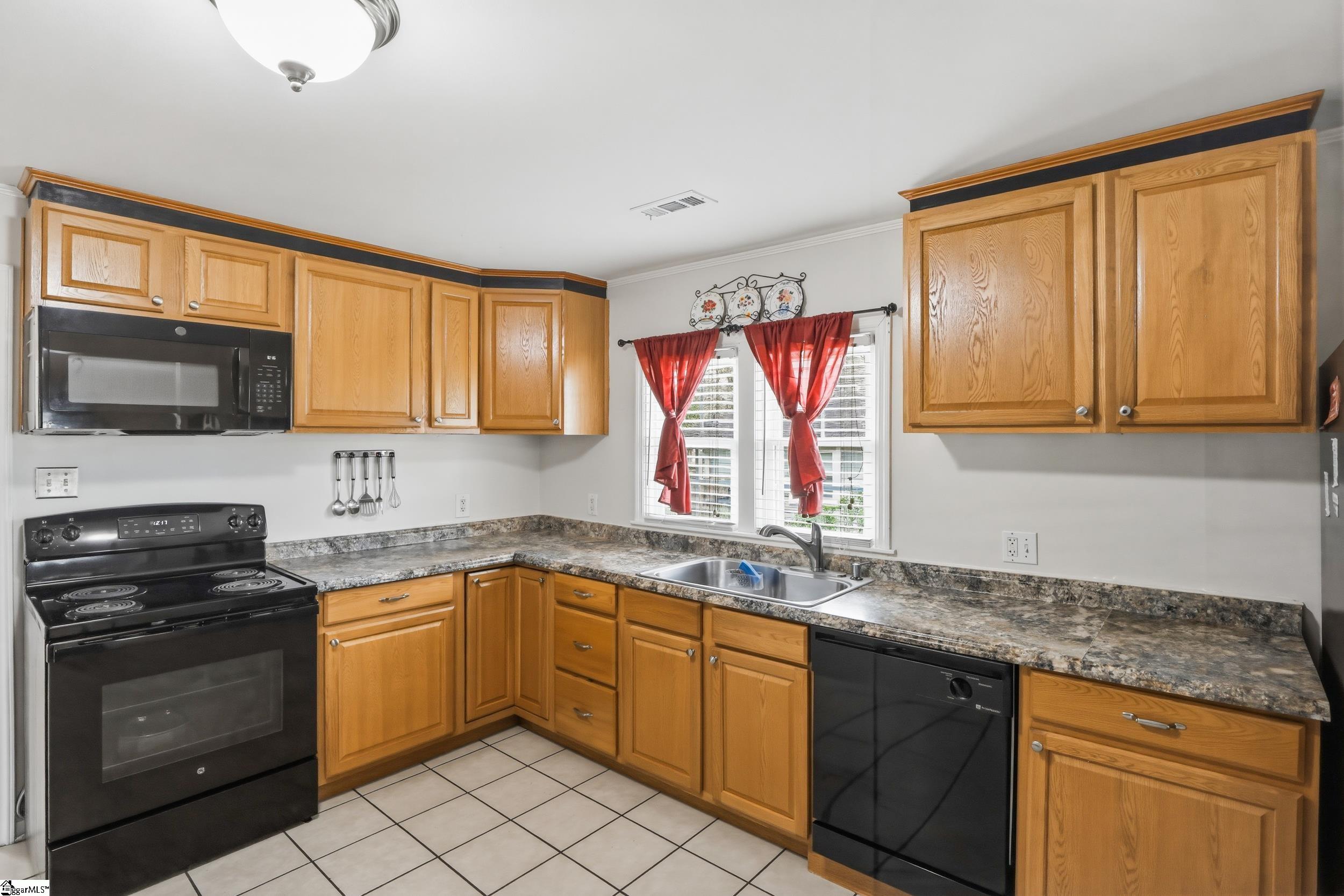 211 Buncombe Street Greer, SC 29650 - Photo 12 of 26
