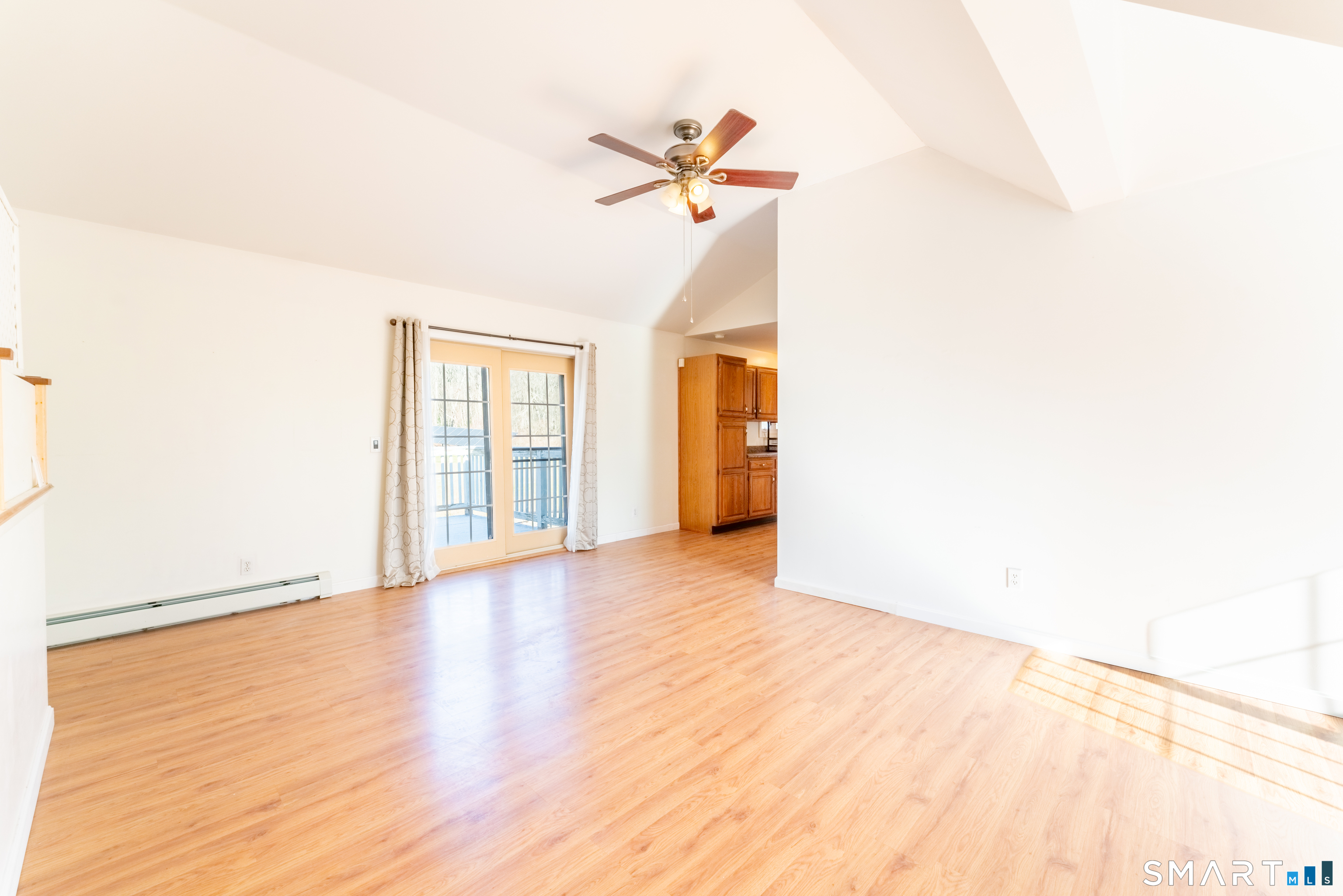 140 North Frontage Road Killingly, CT 06239 - Photo 33 of 40 Apartment living room
