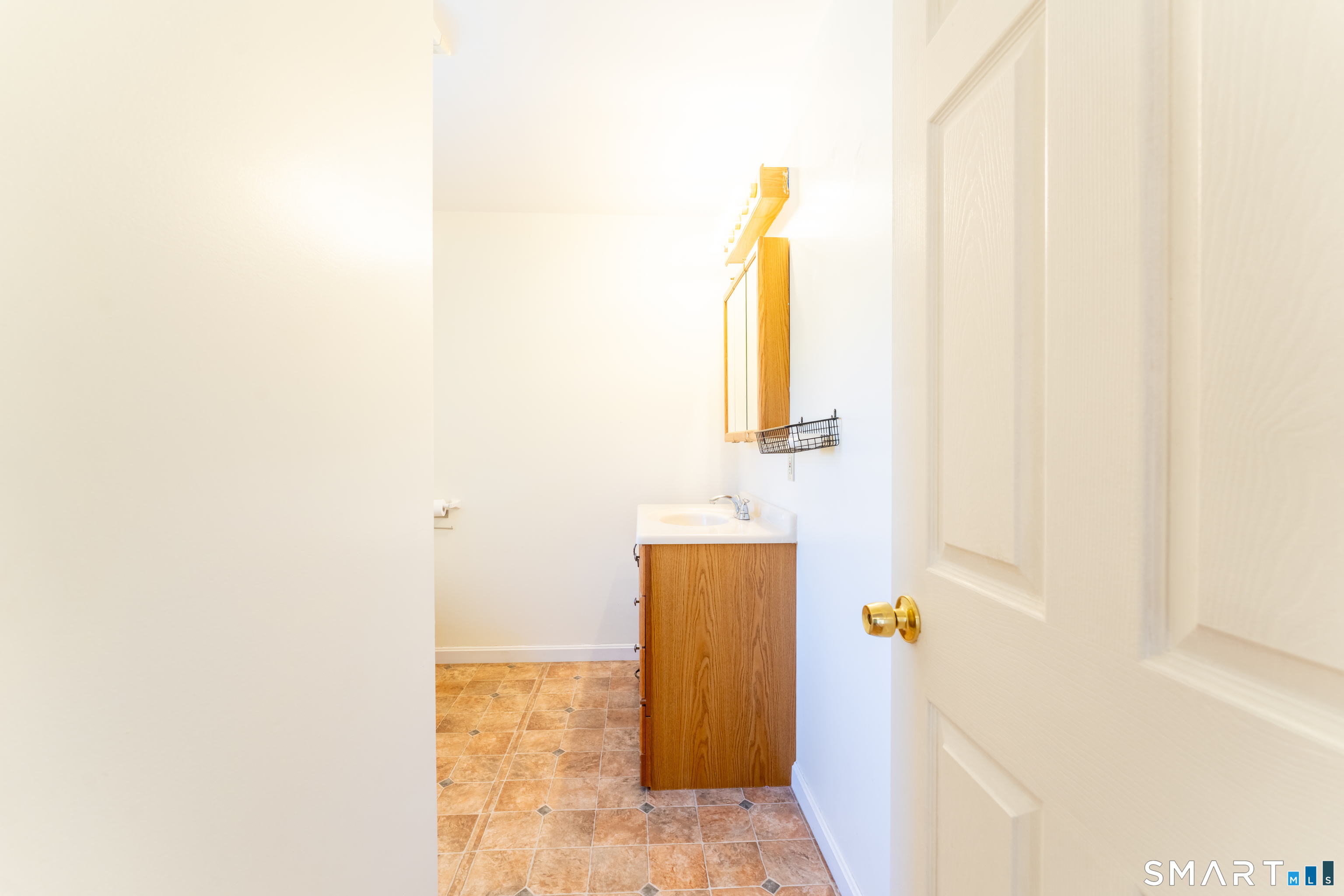 140 North Frontage Road Killingly, CT 06239 - Photo 37 of 40 Apartment full bath