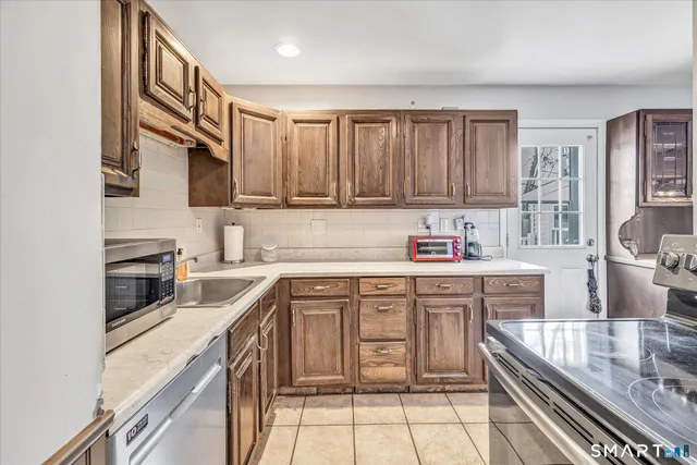 $549,900 | 61 Ryegate Terrace, Stratford, CT 06615