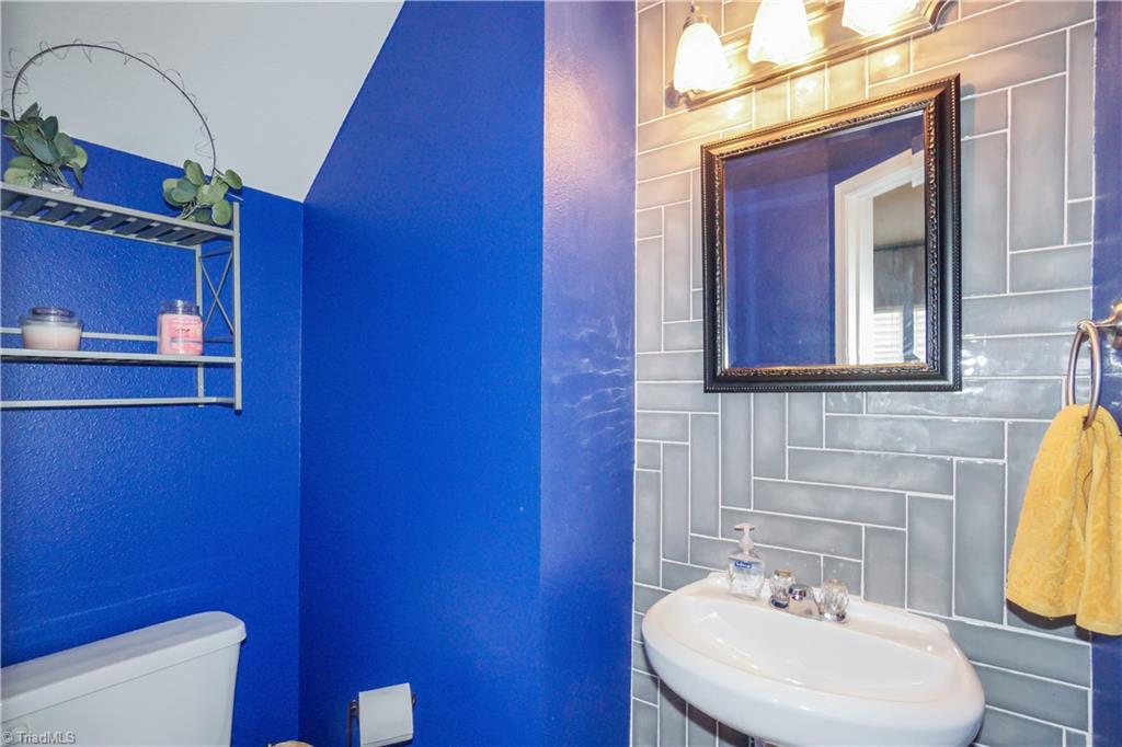 851 Jennifer Lane High Point, NC 27265 - Photo 13 of 28 Powder room - the blue is more NAVY