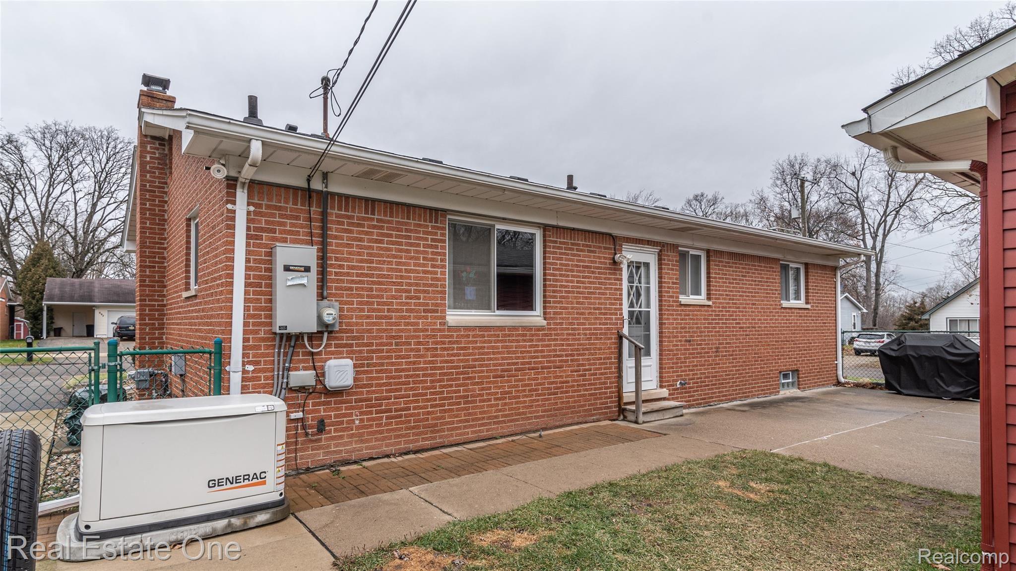 698 Center Ridge South Lyon, MI 48178 - Photo 5 of 48 Generator