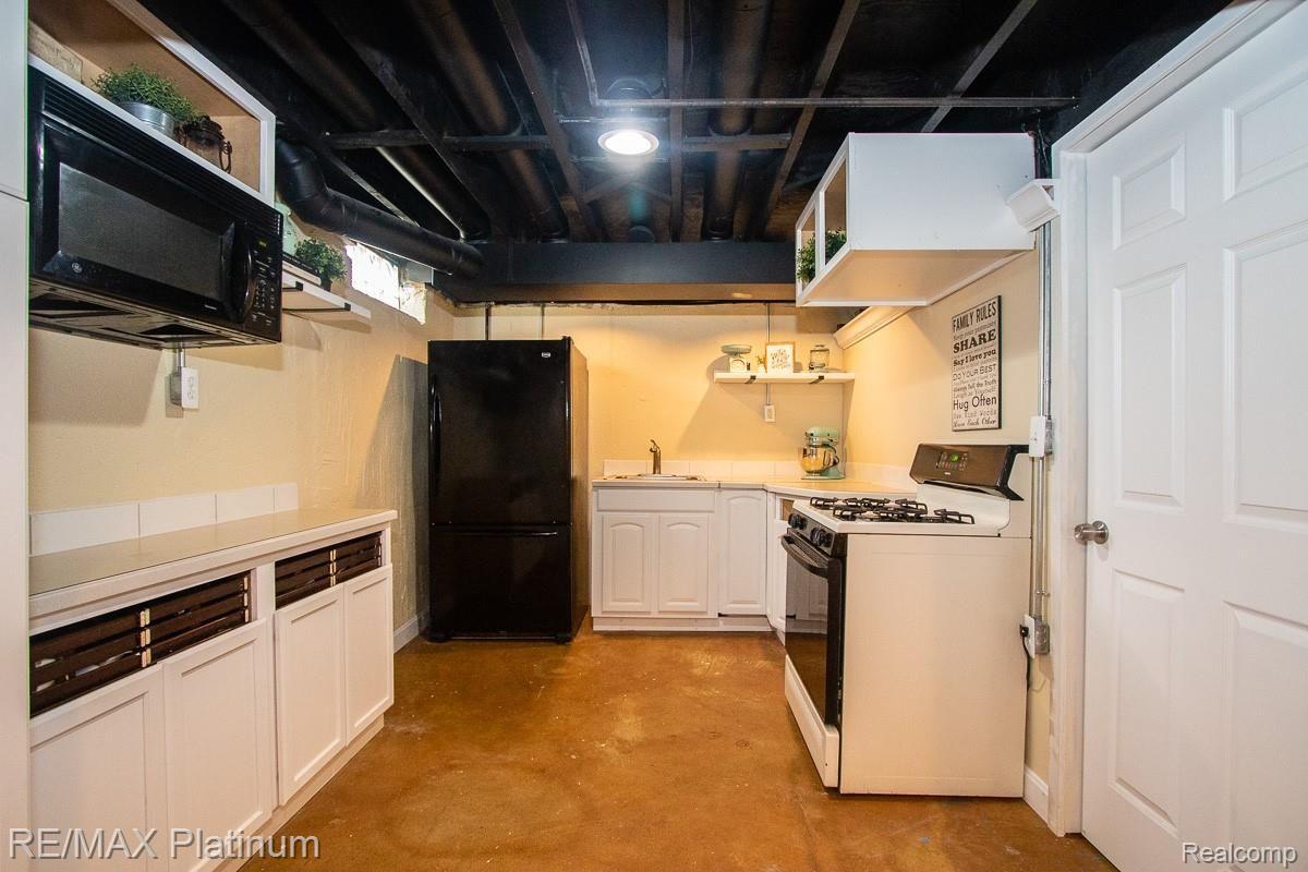 43584 Oakbrook Road Canton, MI 48187 - Photo 31 of 34 Basement Kitchenett