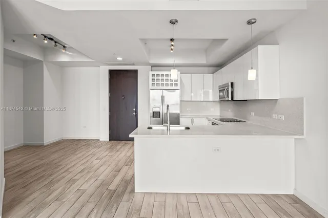 $4,150 | 999 Southwest 1st Avenue, Unit PH08, Miami, FL 33130