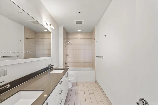 $4,150 | 999 Southwest 1st Avenue, Unit PH08, Miami, FL 33130