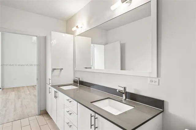 $4,150 | 999 Southwest 1st Avenue, Unit PH08, Miami, FL 33130