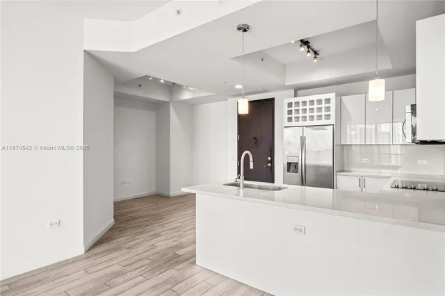 $4,150 | 999 Southwest 1st Avenue, Unit PH08, Miami, FL 33130