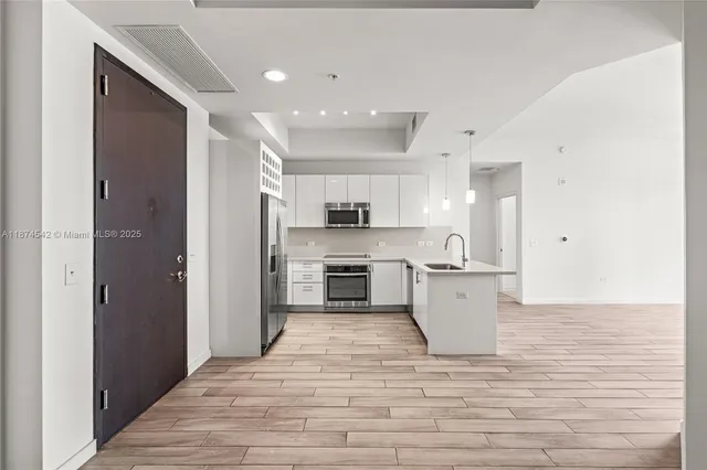 $4,150 | 999 Southwest 1st Avenue, Unit PH08, Miami, FL 33130