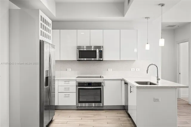 $4,150 | 999 Southwest 1st Avenue, Unit PH08, Miami, FL 33130