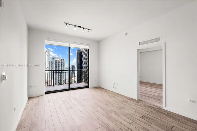 $4,150 | 999 Southwest 1st Avenue, Unit PH08, Miami, FL 33130