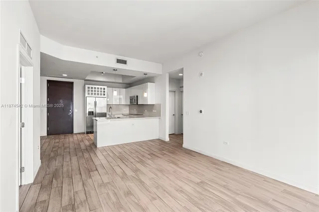 $4,150 | 999 Southwest 1st Avenue, Unit PH08, Miami, FL 33130